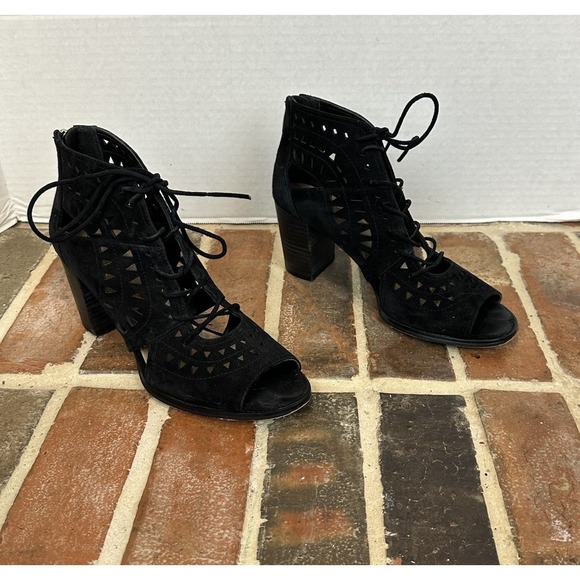 Vince Camuto Lallia Peep Toe Suede Heels Booties Sz 8.5 Laser-Cut-Lace Up Shoes - Picture 2 of 6